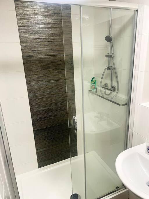 #215 1 Bed Serviced *